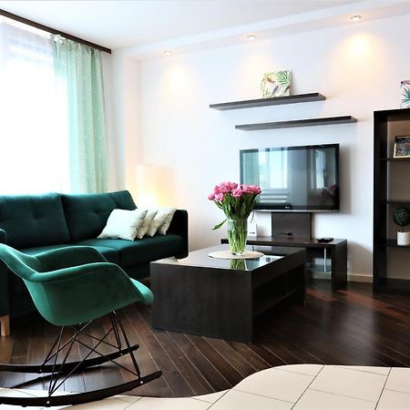 Stylish And Spacious By Cooee Apartments Warsawa Bagian luar foto