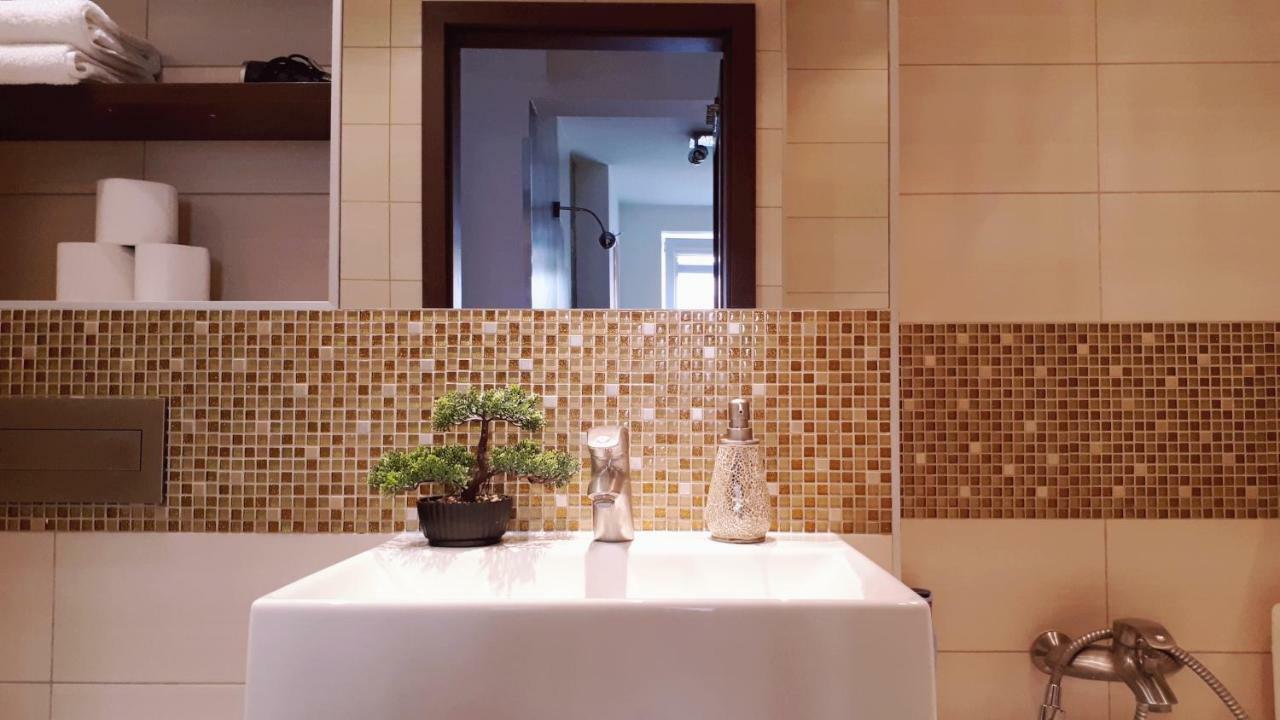 Stylish And Spacious By Cooee Apartments Warsawa Bagian luar foto