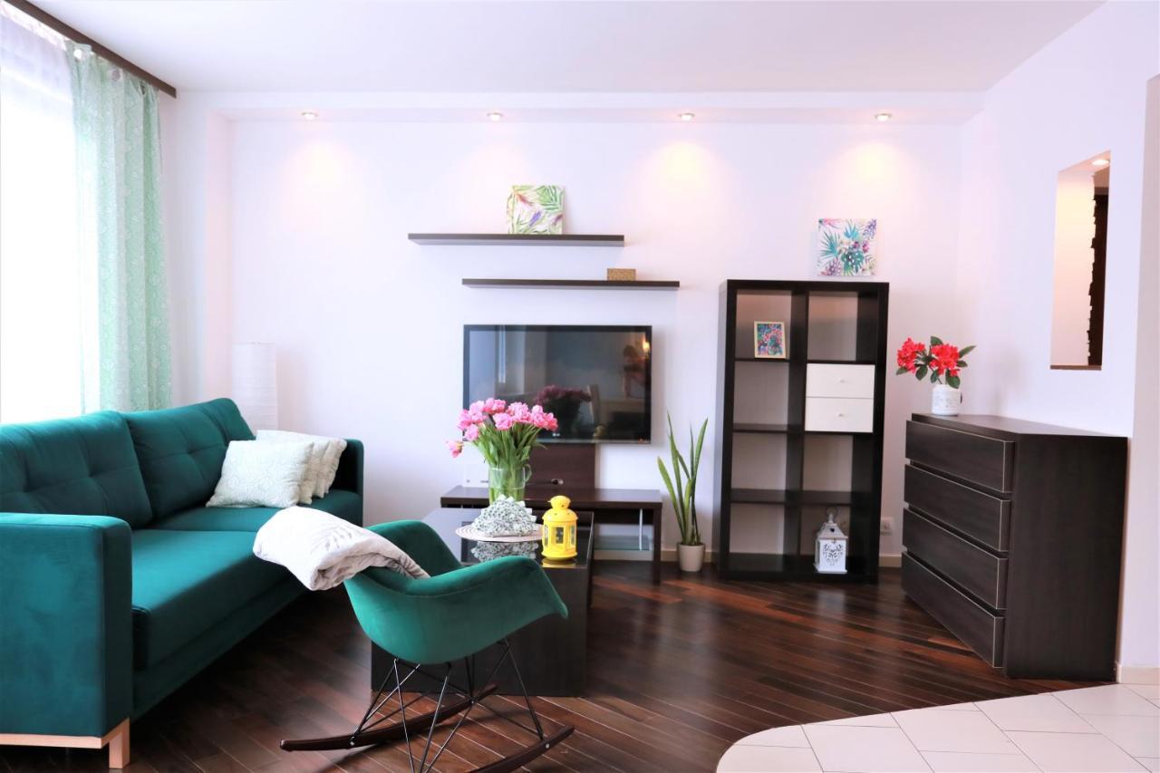 Stylish And Spacious By Cooee Apartments Warsawa Bagian luar foto